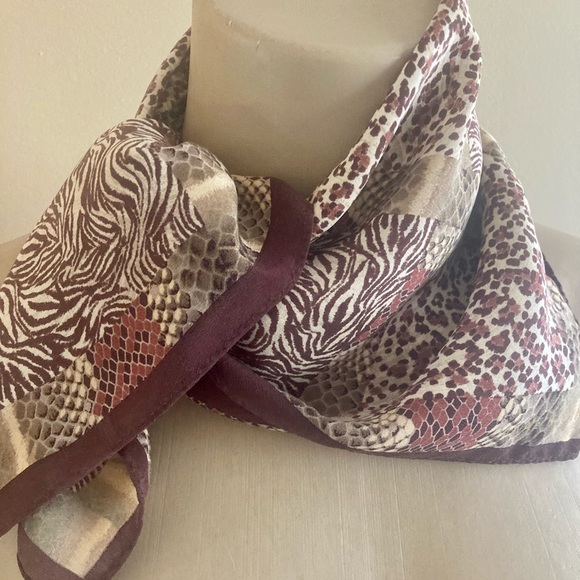 ANNE KLEIN vintage silk bandanna - Picture 3 of 12